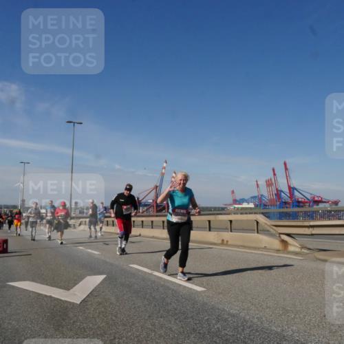 03.10.2025 - Köhlbrandbrückenlauf Matties Gatica Varas http://msf.ph/oto/9005702 03.10.2025 13:00:25 Position 2 118 meine-sportfotos.de