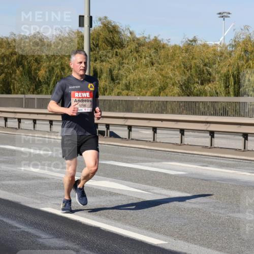 03.10.2025 - Köhlbrandbrückenlauf Julia Fischer http://msf.ph/oto/9005706 03.10.2025 12:41:50 Position 3 5786 meine-sportfotos.de