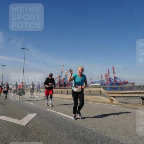 03.10.2025 - Köhlbrandbrückenlauf Matties Gatica Varas http://msf.ph/oto/9005707 03.10.2025 13:00:25 Position 2 118 meine-sportfotos.de