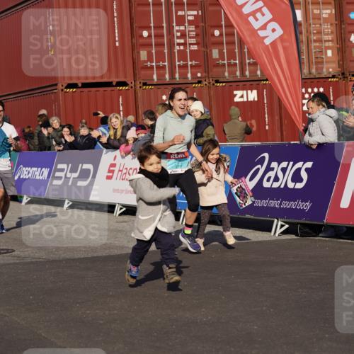 03.10.2025 - Köhlbrandbrückenlauf Michael Burmester http://msf.ph/oto/9005709 03.10.2025 10:08:02 Ziel 1319, 1395, 1516, 1699, 1833, 3569, 3734 meine-sportfotos.de