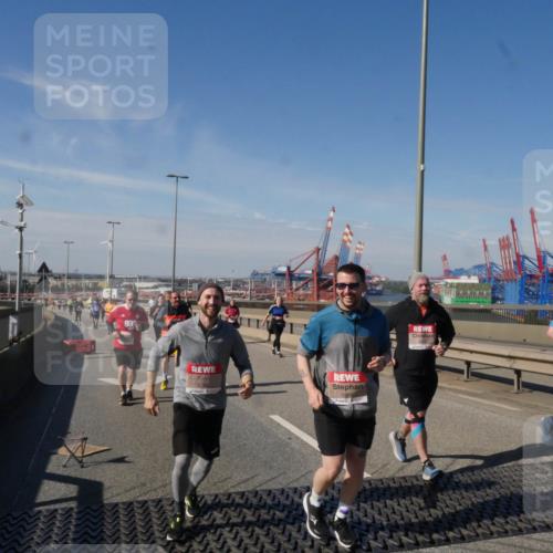 03.10.2025 - Köhlbrandbrückenlauf Matties Gatica Varas http://msf.ph/oto/9005733 03.10.2025 13:00:36 Position 2 888 meine-sportfotos.de
