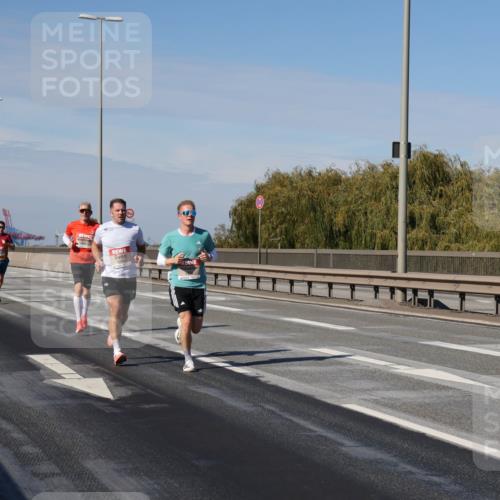 03.10.2025 - Köhlbrandbrückenlauf Julia Fischer http://msf.ph/oto/9005738 03.10.2025 12:41:55 Position 3  meine-sportfotos.de