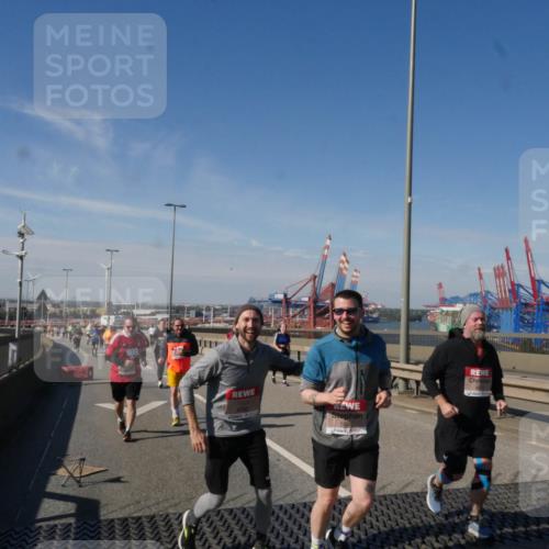 03.10.2025 - Köhlbrandbrückenlauf Matties Gatica Varas http://msf.ph/oto/9005739 03.10.2025 13:00:36 Position 2 888, 550 meine-sportfotos.de