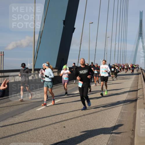 03.10.2025 - Köhlbrandbrückenlauf Julia Fischer http://msf.ph/oto/9005741 03.10.2025 09:53:11 Position 2 2945 meine-sportfotos.de