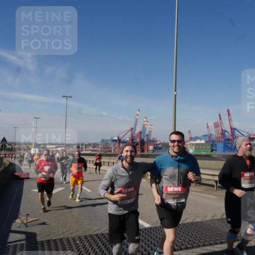 03.10.2025 - Köhlbrandbrückenlauf Matties Gatica Varas http://msf.ph/oto/9005746 03.10.2025 13:00:37 Position 2 888 meine-sportfotos.de
