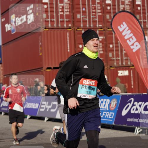 03.10.2025 - Köhlbrandbrückenlauf Michael Burmester http://msf.ph/oto/9005747 03.10.2025 10:08:03 Ziel 1319, 1516, 1833, 3278, 3361, 3362, 3569, 3734 meine-sportfotos.de