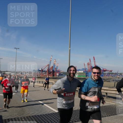 03.10.2025 - Köhlbrandbrückenlauf Matties Gatica Varas http://msf.ph/oto/9005751 03.10.2025 13:00:37 Position 2 888, 6792, 4972 meine-sportfotos.de