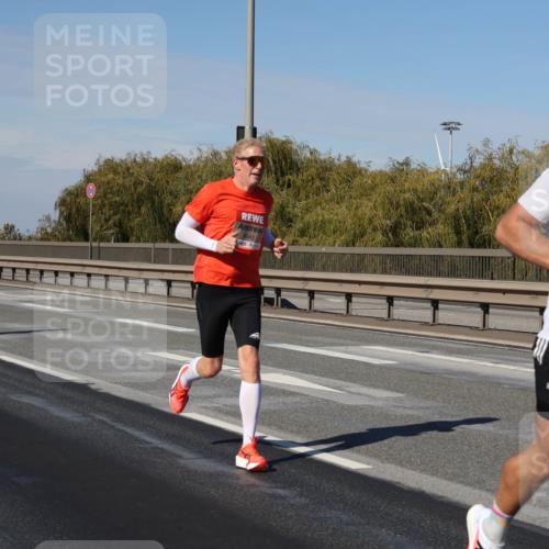 03.10.2025 - Köhlbrandbrückenlauf Julia Fischer http://msf.ph/oto/9005769 03.10.2025 12:41:58 Position 3 4040, 608 meine-sportfotos.de