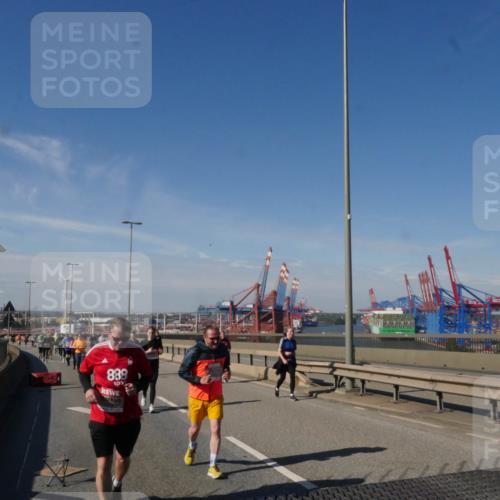 03.10.2025 - Köhlbrandbrückenlauf Matties Gatica Varas http://msf.ph/oto/9005770 03.10.2025 13:00:38 Position 2 888 meine-sportfotos.de