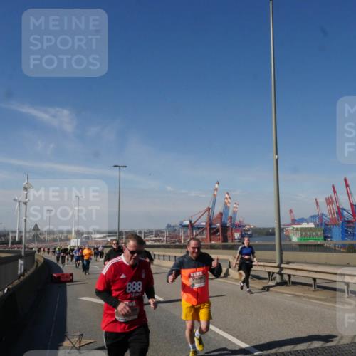 03.10.2025 - Köhlbrandbrückenlauf Matties Gatica Varas http://msf.ph/oto/9005774 03.10.2025 13:00:39 Position 2 888 meine-sportfotos.de