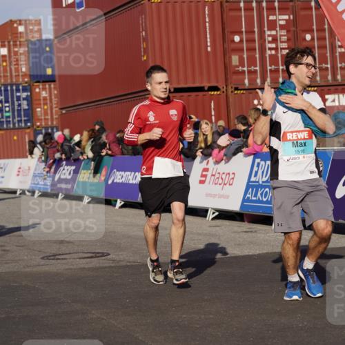 03.10.2025 - Köhlbrandbrückenlauf Michael Burmester http://msf.ph/oto/9005786 03.10.2025 10:08:04 Ziel 1319, 1516, 1833, 3278, 3361, 3362, 3569, 3734 meine-sportfotos.de