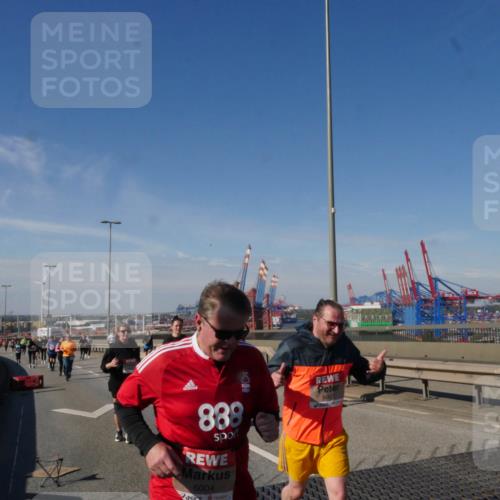 03.10.2025 - Köhlbrandbrückenlauf Matties Gatica Varas http://msf.ph/oto/9005787 03.10.2025 13:00:40 Position 2 888, 6004, 6003 meine-sportfotos.de
