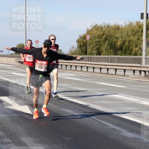 03.10.2025 - Köhlbrandbrückenlauf Julia Fischer http://msf.ph/oto/9005789 03.10.2025 12:42:01 Position 3 12, 5, 1, 6804 meine-sportfotos.de