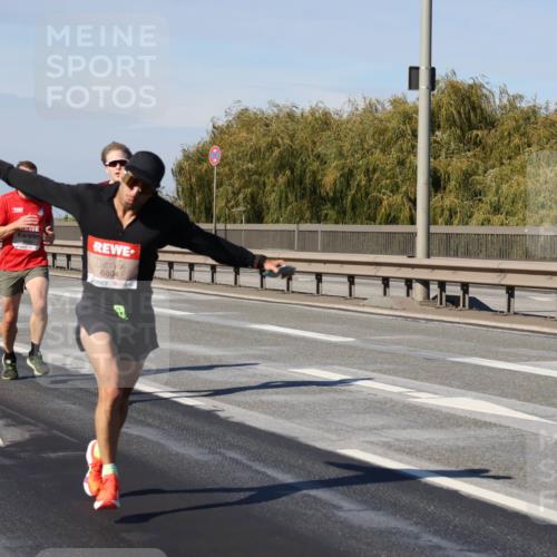 03.10.2025 - Köhlbrandbrückenlauf Julia Fischer http://msf.ph/oto/9005791 03.10.2025 12:42:02 Position 3 6804 meine-sportfotos.de