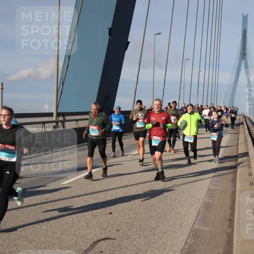 03.10.2025 - Köhlbrandbrückenlauf Julia Fischer http://msf.ph/oto/9005796 03.10.2025 09:53:24 Position 2 2641 meine-sportfotos.de