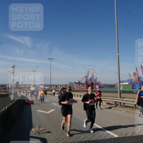 03.10.2025 - Köhlbrandbrückenlauf Matties Gatica Varas http://msf.ph/oto/9005803 03.10.2025 13:00:41 Position 2  meine-sportfotos.de