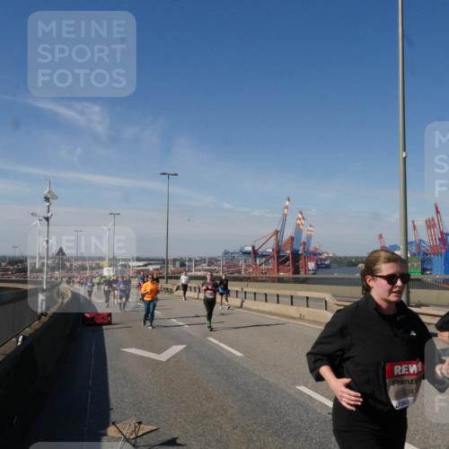 03.10.2025 - Köhlbrandbrückenlauf Matties Gatica Varas http://msf.ph/oto/9005811 03.10.2025 13:00:41 Position 2 5347, 5301 meine-sportfotos.de