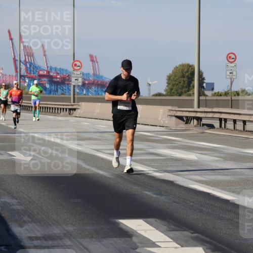 03.10.2025 - Köhlbrandbrückenlauf Julia Fischer http://msf.ph/oto/9005832 03.10.2025 12:42:16 Position 3  meine-sportfotos.de