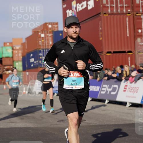 03.10.2025 - Köhlbrandbrückenlauf Michael Burmester http://msf.ph/oto/9005833 03.10.2025 10:08:07 Ziel 1319, 1516, 1833, 3278, 3361, 3362, 3569, 3734 meine-sportfotos.de
