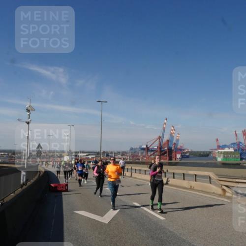 03.10.2025 - Köhlbrandbrückenlauf Matties Gatica Varas http://msf.ph/oto/9005834 03.10.2025 13:00:43 Position 2  meine-sportfotos.de
