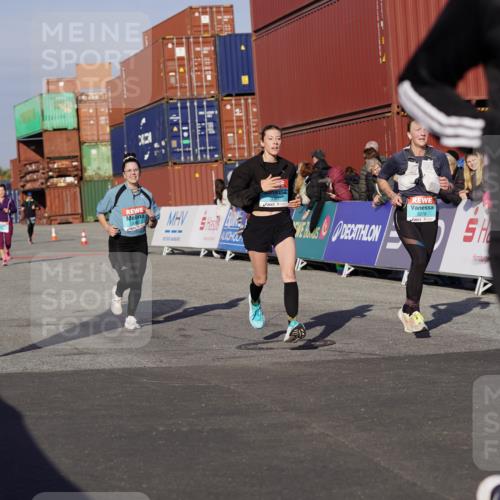 03.10.2025 - Köhlbrandbrückenlauf Michael Burmester http://msf.ph/oto/9005842 03.10.2025 10:08:08 Ziel 1319, 1516, 1833, 3278, 3309, 3361, 3362, 3569, 3734 meine-sportfotos.de