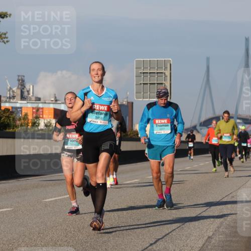 03.10.2025 - Köhlbrandbrückenlauf Luisa Fischer http://msf.ph/oto/9005846 03.10.2025 10:47:36 Position 3 1018, 3458, 3317 meine-sportfotos.de