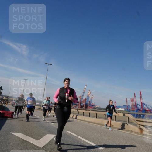 03.10.2025 - Köhlbrandbrückenlauf Matties Gatica Varas http://msf.ph/oto/9005870 03.10.2025 13:00:46 Position 2  meine-sportfotos.de