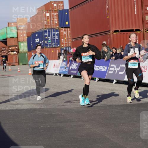 03.10.2025 - Köhlbrandbrückenlauf Michael Burmester http://msf.ph/oto/9005877 03.10.2025 10:08:08 Ziel 1319, 1516, 1833, 3278, 3309, 3361, 3362, 3569, 3734 meine-sportfotos.de