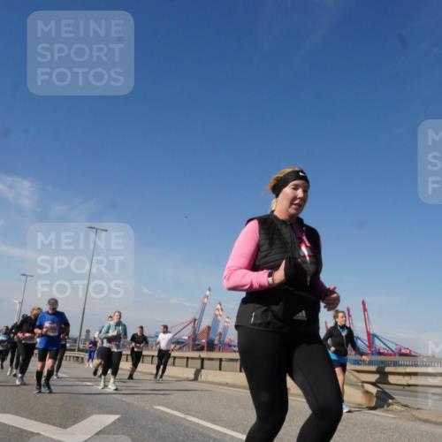 03.10.2025 - Köhlbrandbrückenlauf Matties Gatica Varas http://msf.ph/oto/9005884 03.10.2025 13:00:47 Position 2 118 meine-sportfotos.de