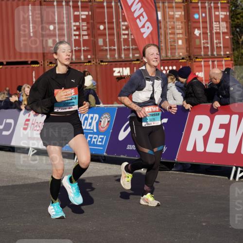 03.10.2025 - Köhlbrandbrückenlauf Michael Burmester http://msf.ph/oto/9005906 03.10.2025 10:08:09 Ziel 1319, 1833, 2026, 3278, 3309, 3361, 3362, 3569, 3734 meine-sportfotos.de