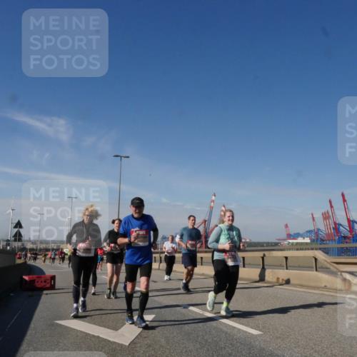03.10.2025 - Köhlbrandbrückenlauf Matties Gatica Varas http://msf.ph/oto/9005917 03.10.2025 13:00:49 Position 2  meine-sportfotos.de