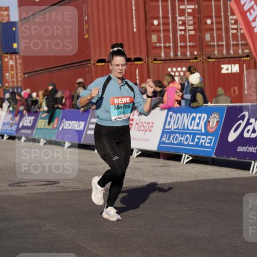 03.10.2025 - Köhlbrandbrückenlauf Michael Burmester http://msf.ph/oto/9005919 03.10.2025 10:08:10 Ziel 1319, 1833, 2026, 3278, 3309, 3361, 3362, 3569, 3734 meine-sportfotos.de