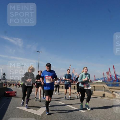 03.10.2025 - Köhlbrandbrückenlauf Matties Gatica Varas http://msf.ph/oto/9005925 03.10.2025 13:00:50 Position 2 6560 meine-sportfotos.de