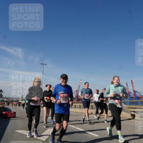 03.10.2025 - Köhlbrandbrückenlauf Matties Gatica Varas http://msf.ph/oto/9005932 03.10.2025 13:00:50 Position 2 6560 meine-sportfotos.de