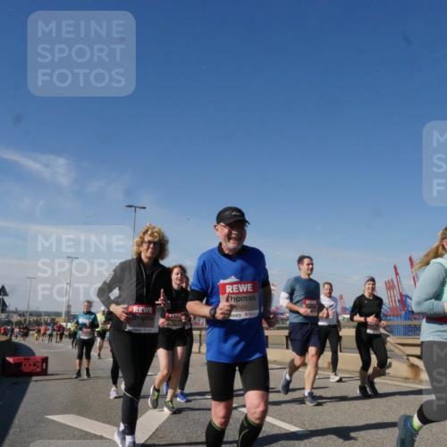 03.10.2025 - Köhlbrandbrückenlauf Matties Gatica Varas http://msf.ph/oto/9005936 03.10.2025 13:00:51 Position 2 5560 meine-sportfotos.de