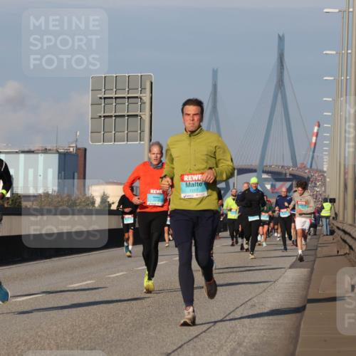 03.10.2025 - Köhlbrandbrückenlauf Luisa Fischer http://msf.ph/oto/9005938 03.10.2025 10:47:42 Position 3 2796, 3719, 1517 meine-sportfotos.de