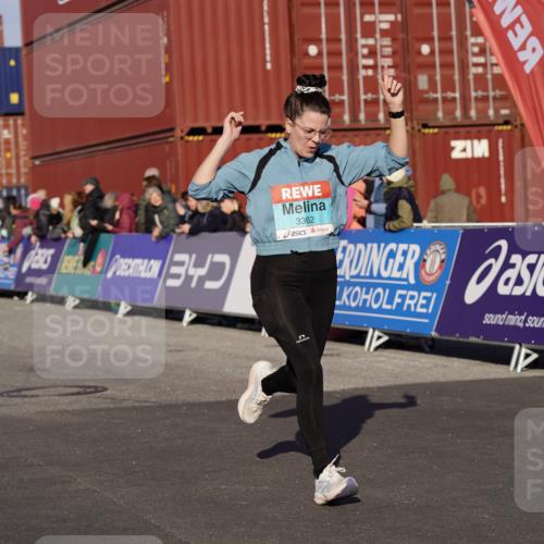 03.10.2025 - Köhlbrandbrückenlauf Michael Burmester http://msf.ph/oto/9005943 03.10.2025 10:08:10 Ziel 1319, 1833, 2026, 3278, 3309, 3361, 3362, 3569, 3734 meine-sportfotos.de