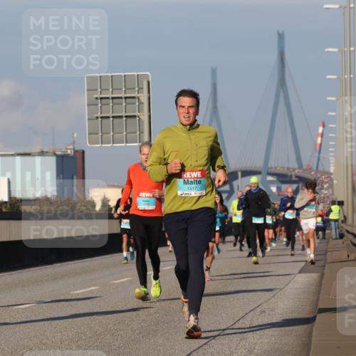 03.10.2025 - Köhlbrandbrückenlauf Luisa Fischer http://msf.ph/oto/9005947 03.10.2025 10:47:42 Position 3 2796, 3719, 1517 meine-sportfotos.de