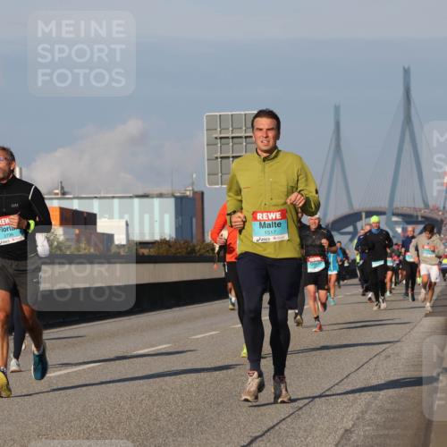 03.10.2025 - Köhlbrandbrückenlauf Luisa Fischer http://msf.ph/oto/9005963 03.10.2025 10:47:43 Position 3 2796, 1517 meine-sportfotos.de