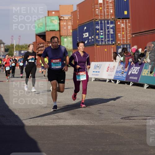 03.10.2025 - Köhlbrandbrückenlauf Michael Burmester http://msf.ph/oto/9005971 03.10.2025 10:08:13 Ziel 1407, 2026, 3278, 3309, 3361, 3362 meine-sportfotos.de