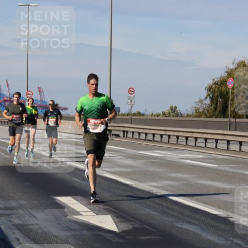 03.10.2025 - Köhlbrandbrückenlauf Julia Fischer http://msf.ph/oto/9005974 03.10.2025 12:42:43 Position 3 24, 12, 5 meine-sportfotos.de
