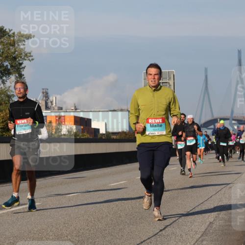 03.10.2025 - Köhlbrandbrückenlauf Luisa Fischer http://msf.ph/oto/9005975 03.10.2025 10:47:44 Position 3 2796, 1517 meine-sportfotos.de