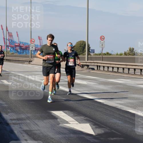 03.10.2025 - Köhlbrandbrückenlauf Julia Fischer http://msf.ph/oto/9005990 03.10.2025 12:42:45 Position 3 12, 5, 18, 4060, 12, 5 meine-sportfotos.de