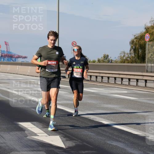 03.10.2025 - Köhlbrandbrückenlauf Julia Fischer http://msf.ph/oto/9006002 03.10.2025 12:42:47 Position 3 12, 5, 6817, 4060 meine-sportfotos.de