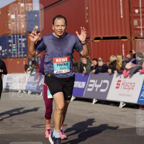 03.10.2025 - Köhlbrandbrückenlauf Michael Burmester http://msf.ph/oto/9006005 03.10.2025 10:08:15 Ziel 1203, 1407, 1461, 1876, 2026, 3278, 3309, 3361, 3362 meine-sportfotos.de