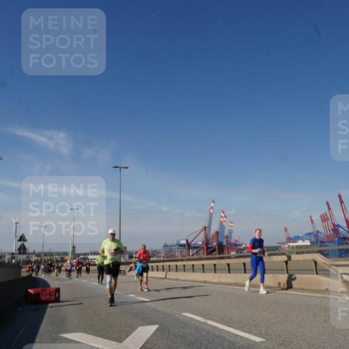 03.10.2025 - Köhlbrandbrückenlauf Matties Gatica Varas http://msf.ph/oto/9006007 03.10.2025 13:00:55 Position 2  meine-sportfotos.de