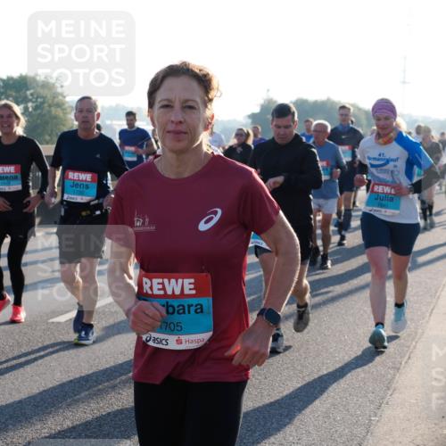 03.10.2025 - Köhlbrandbrückenlauf Fabian Wolf http://msf.ph/oto/9006015 03.10.2025 09:19:30 Position 3 1049, 1739, 1705, 41, 1640 meine-sportfotos.de