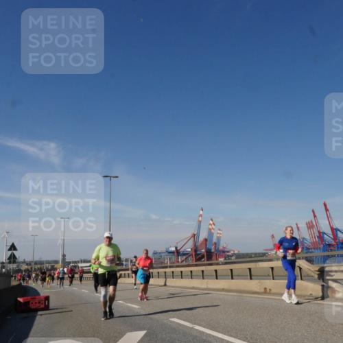 03.10.2025 - Köhlbrandbrückenlauf Matties Gatica Varas http://msf.ph/oto/9006020 03.10.2025 13:00:56 Position 2  meine-sportfotos.de