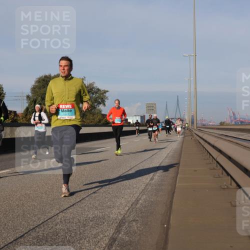 03.10.2025 - Köhlbrandbrückenlauf Luisa Fischer http://msf.ph/oto/9006025 03.10.2025 10:47:47 Position 3 1517 meine-sportfotos.de