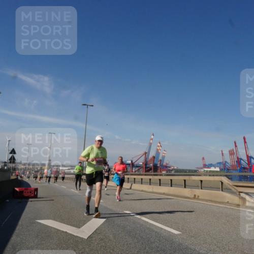 03.10.2025 - Köhlbrandbrückenlauf Matties Gatica Varas http://msf.ph/oto/9006031 03.10.2025 13:00:57 Position 2  meine-sportfotos.de